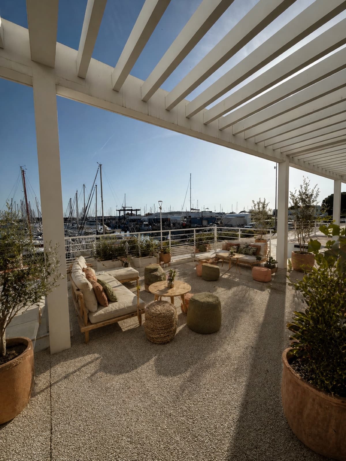 Pergola et espace extérieur au Port de Leucate