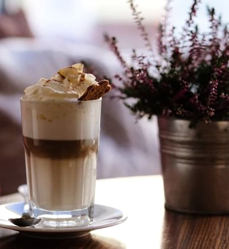 Latte macchiato gourmand aux couches visibles