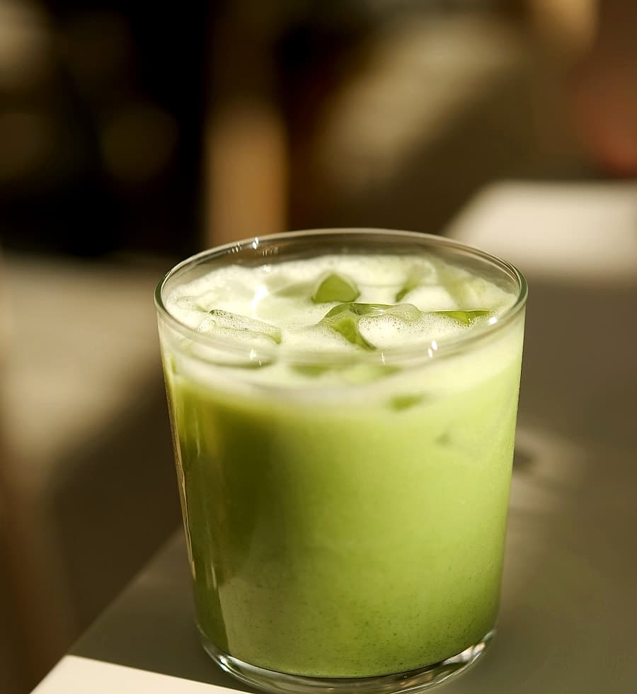 Matcha latte vert et onctueux